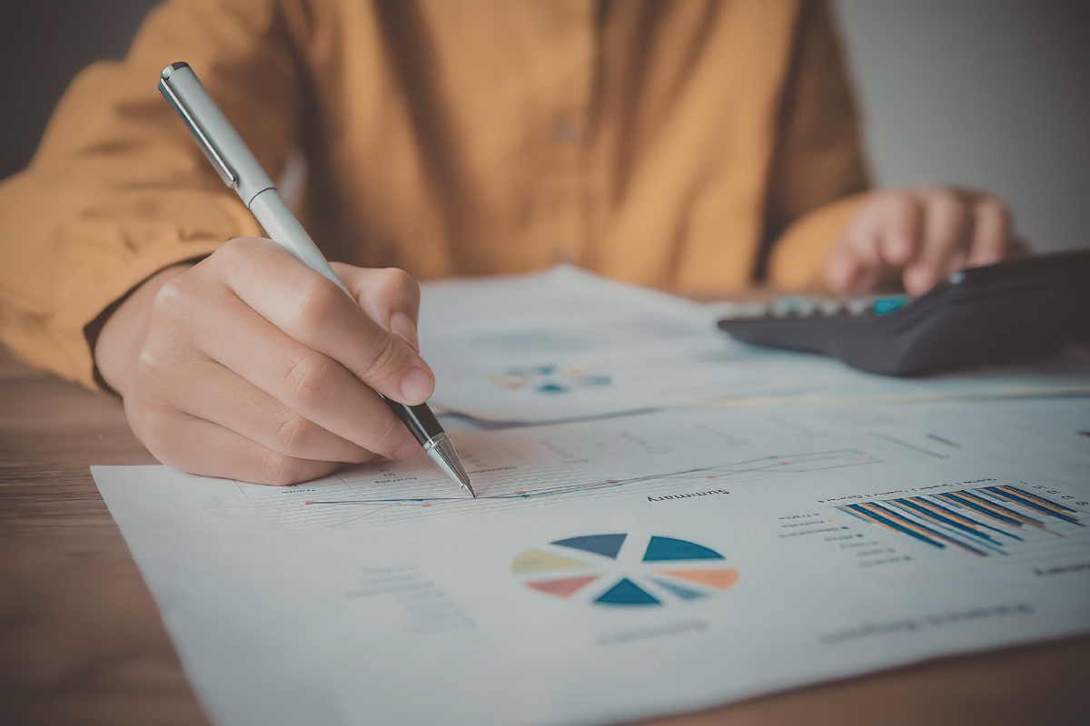 Estudios Económicos Especializados